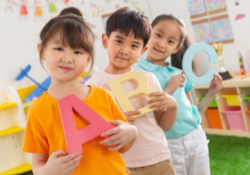 tre em tu may tuoi la hoc tieng anh tot nhat 2